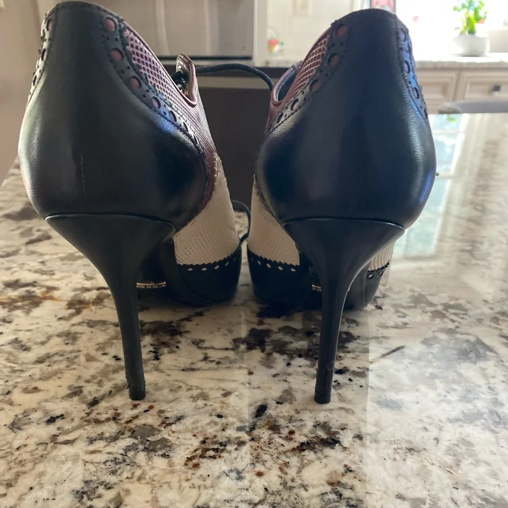 Gucci Heels - Picture 4 of 7